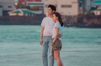 Begini Serunya Son Ye Jin dan Jung Hae In Liburan di Jepang