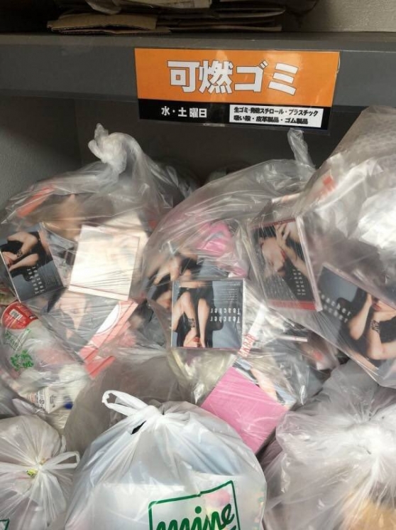 CD baru AKB48 ditemukan menggunung di tempat sampah
