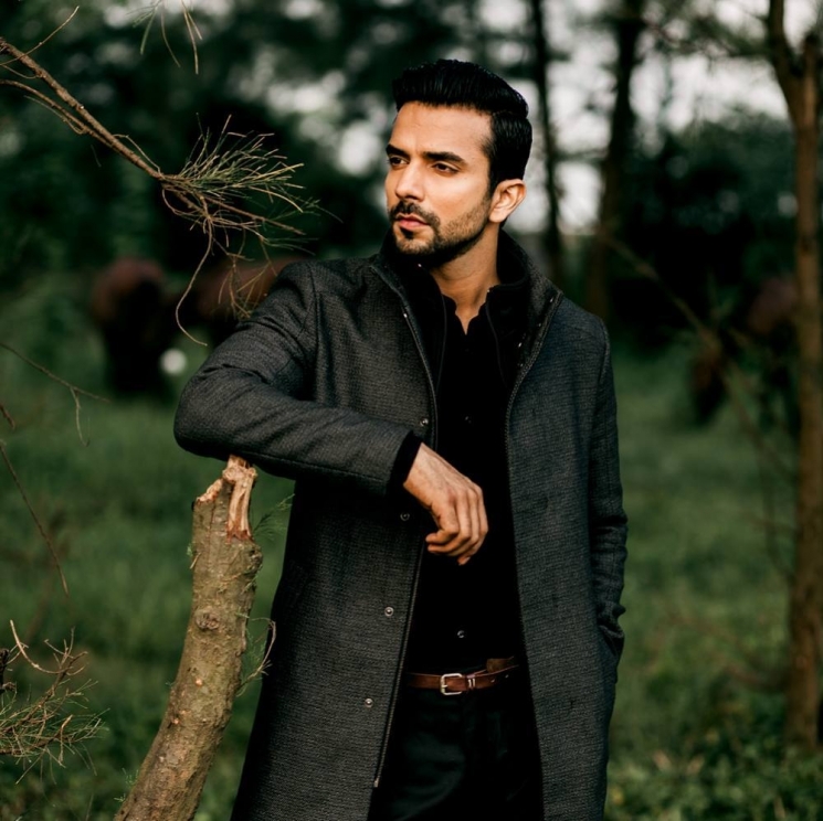 Manit Joura berawal dari model