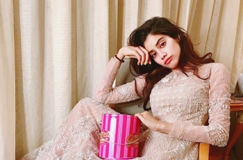 7 Pesona Janhvi Kapoor, Si Penerus Langkah Sridevi