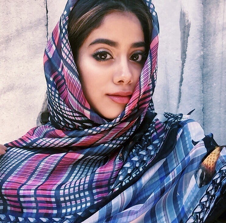 Janhvi Kapoor Pakai Jilbab