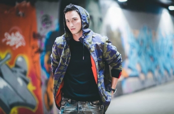 Ke Korea, Mike Lewis Seru-Seruan Bareng Kim Jong Kook dan Amber F(x)
