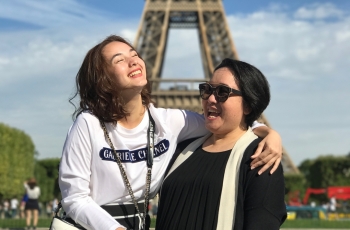 Deretan Potret Artis yang Dekat dengan Ibunya