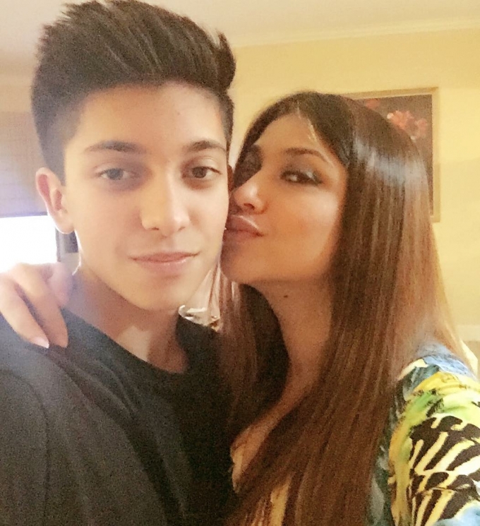 Sarah Azhari dan Albany Ray