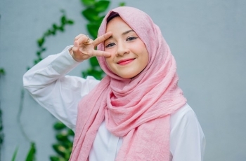 Yang Mau Bukber, Contek OOTD Kasual 5 Selebgram Ini Yuk!