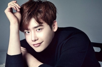 Lee Jong Suk Ditahan di Bandara Soekarno-Hatta, Kenapa Ya?