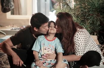 4 Potret Kegembiraan Audy Item dan Iko Uwais Sambut Anak Kedua