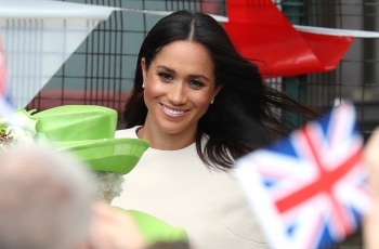 5 Potret Cantik Meghan Markle Saat Kunjungan Perdana Bersama Sang Ratu