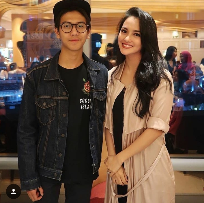 Iqbaal fans