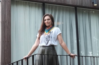 Style Bohemian Wulan Guritno Pakai Kain Etnik, Indonesia Banget
