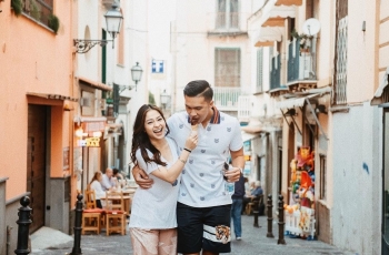 Pakai Batik Wayang, 4 Foto Prewedding Nikita Willy dan Indra Priawan