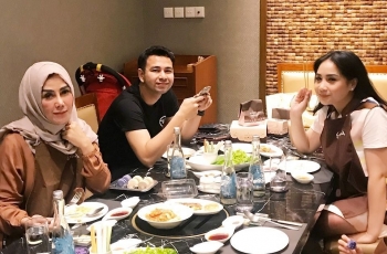 Mama Amy Posting Foto Liburan, Penampilan Nagita Slavina Malah Curi Perhatian