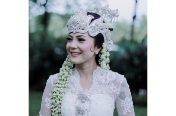 Selain Syahrini, 5 Seleb Ini Tampil Anggun dengan Siger Sunda saat Menikah