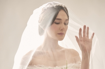 5 Foto Bahagia Luna Maya dalam Balutan Gaun Pengantin