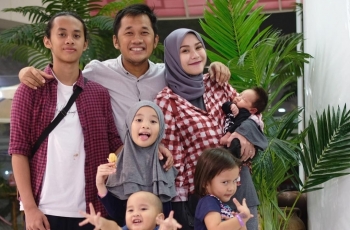 5 Potret Seru Mudik Lebaran Ala Zaskia Adya Mecca dan Hanung Bramantyo