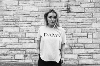 5 Potret Molly Higgins, Selebgram Cantik dengan Tubuh Tak Biasa