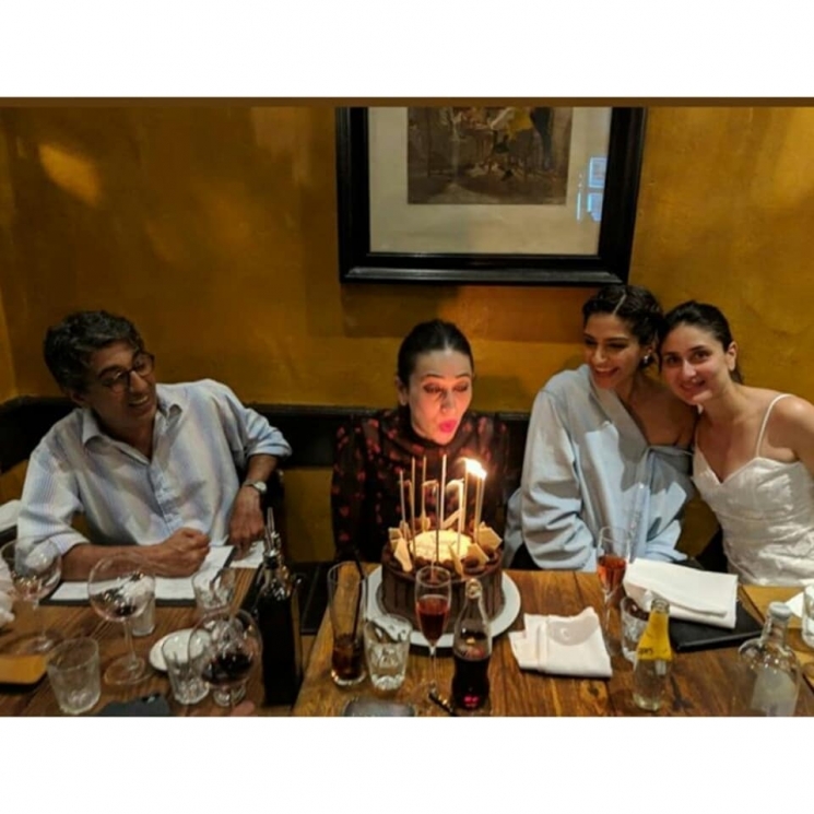 Ulang Tahun Karisma Kapoor di London from Instagram @therealkareenakapoor 