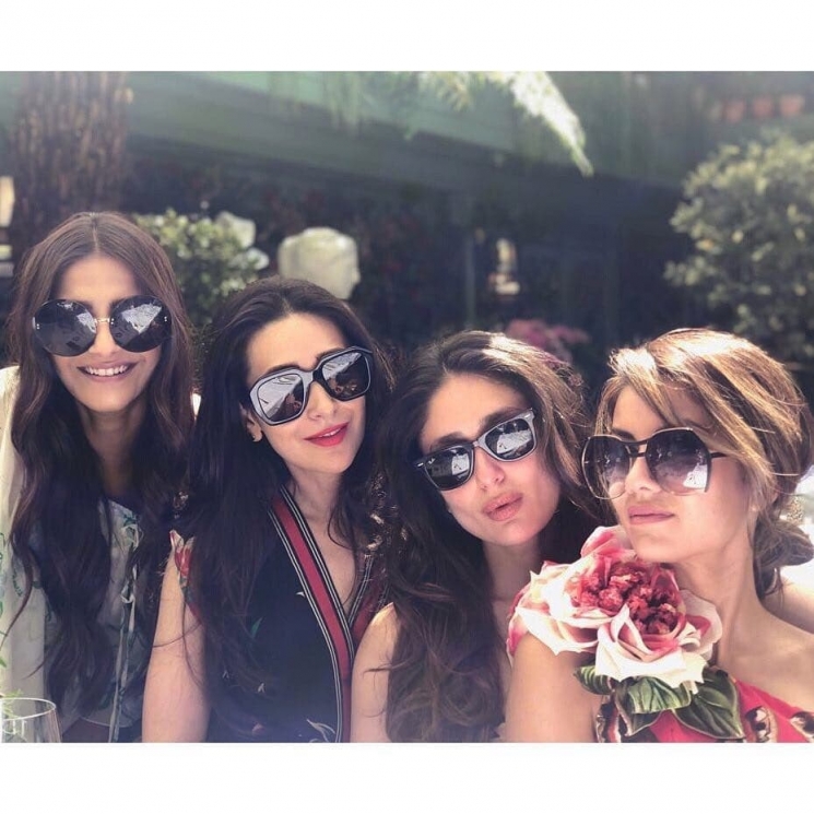 Ulang Tahun Karisma Kapoor di London from Instagram @therealkareenakapoor 