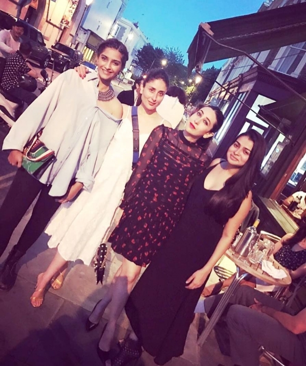 Ulang Tahun Karisma Kapoor di London from Instagram @therealkareenakapoor 