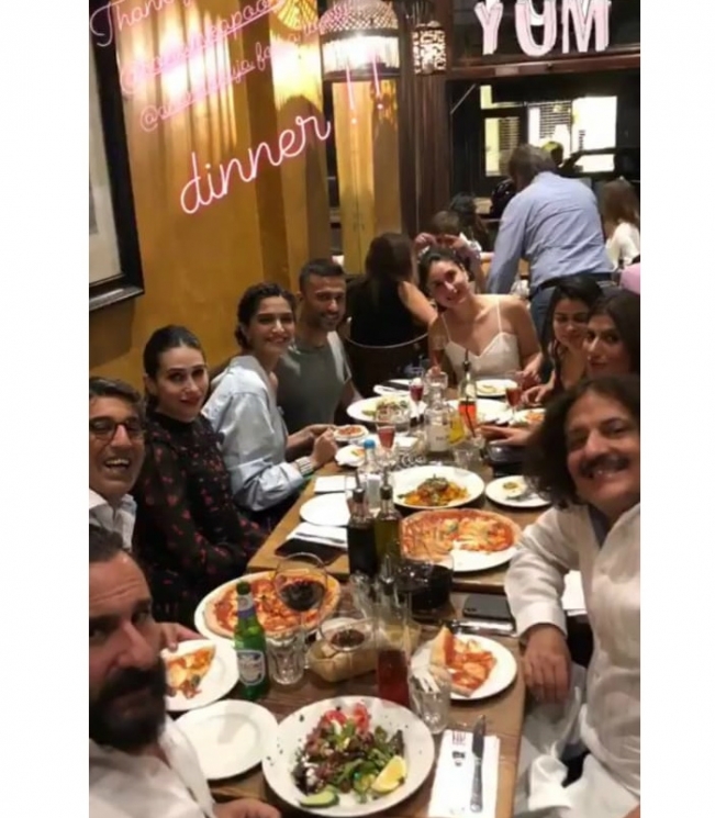 Ulang Tahun Karisma Kapoor di London from ndtv.com