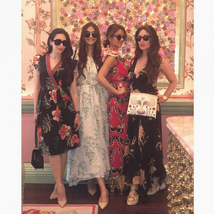 Ulang Tahun Karisma Kapoor di London from Instagram @therealkareenakapoor 