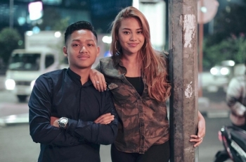 Begini Jadinya kalau Azriel Disuruh Makeup-in Aurel Hermansyah, Kocak!