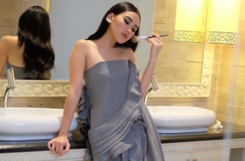 Perhatikan! Ada Penampakan di Video Lip Sync Ayu Ting Ting