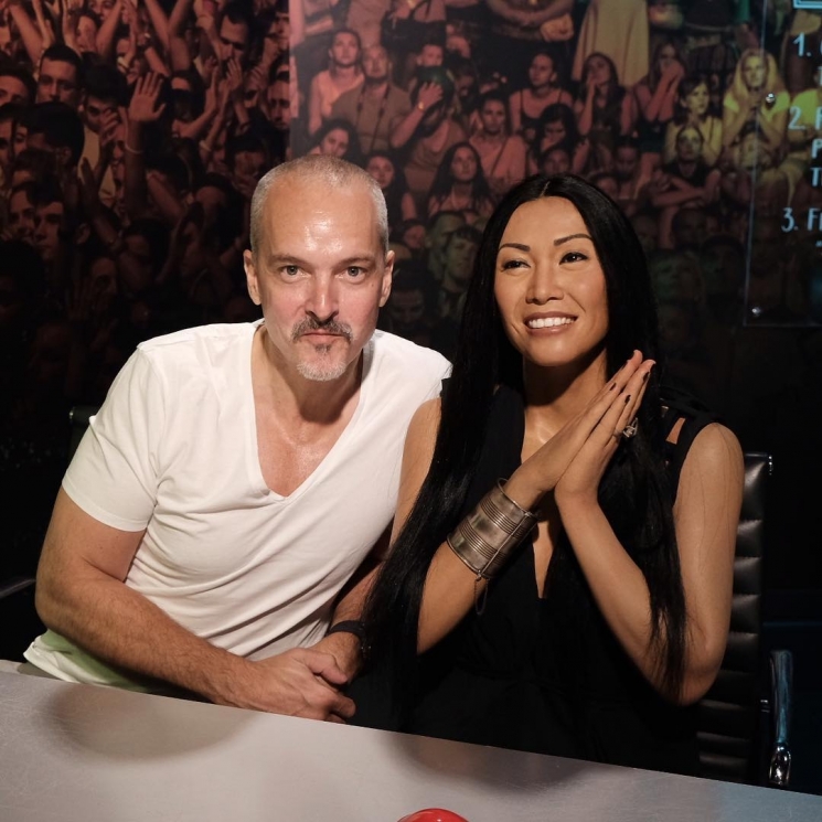 Christian Kretschmar berfoto dengan patung lilin Anggun from Instagram @anggun_cipta