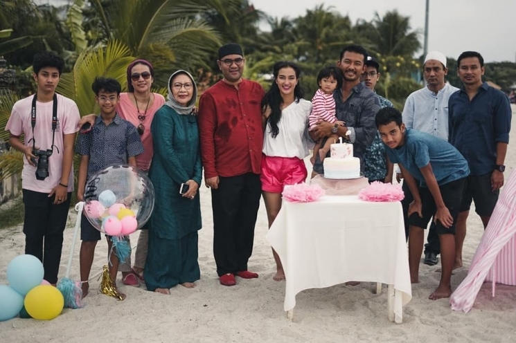 foto ulang tahun salma 