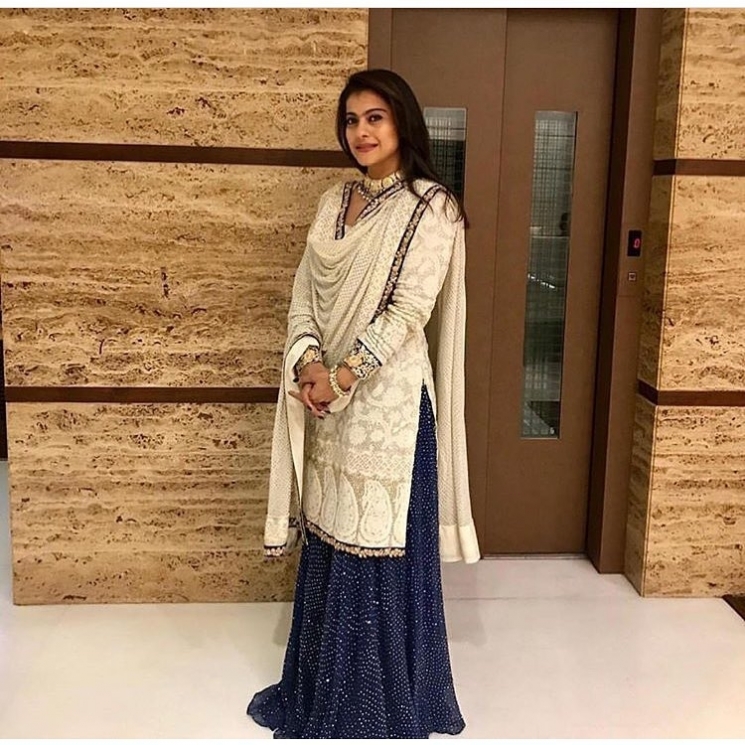 Kajol di pesta pertunangan akbar from Instagram @pinkvilla