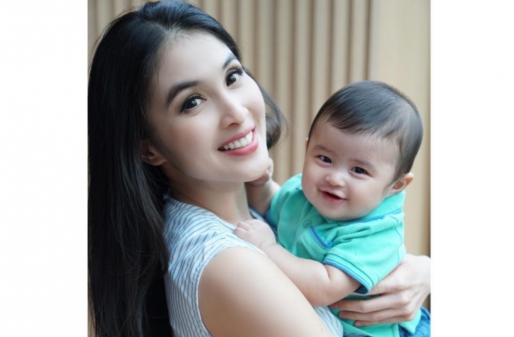 Raphael Moeis dan Sandra Dewi