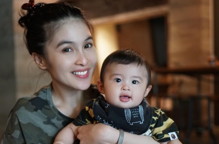 Raphael Moeis dan Sandra Dewi