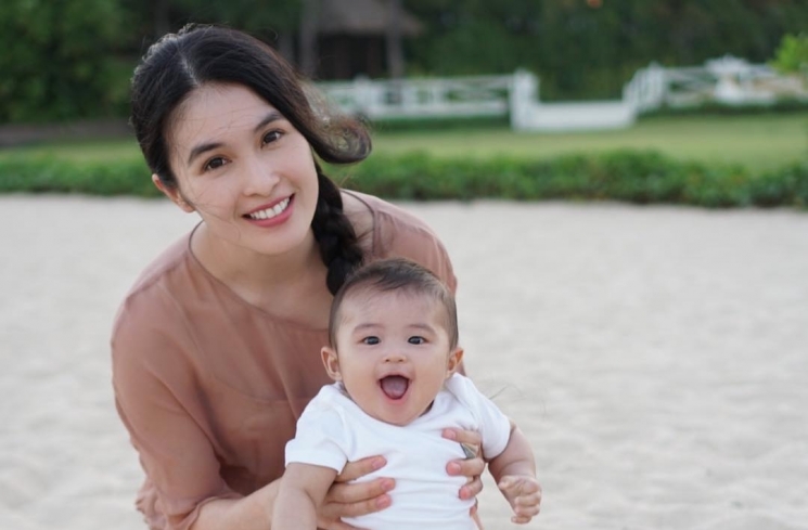 Sandra Dewi dan Raphael Moeis