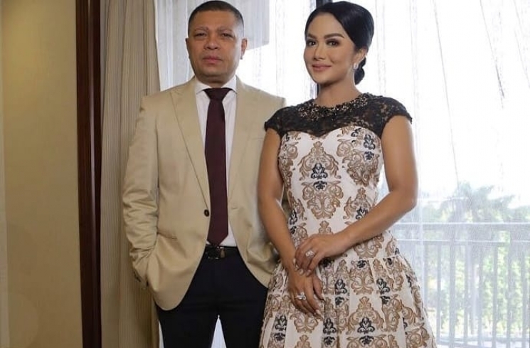 Krisdayanti temani Raul Lemos