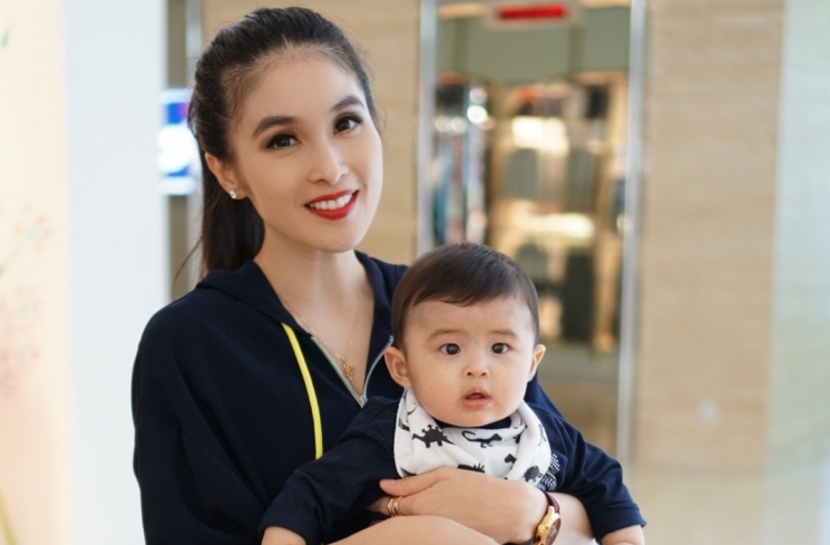 Raphael Moeis dan Sandra Dewi