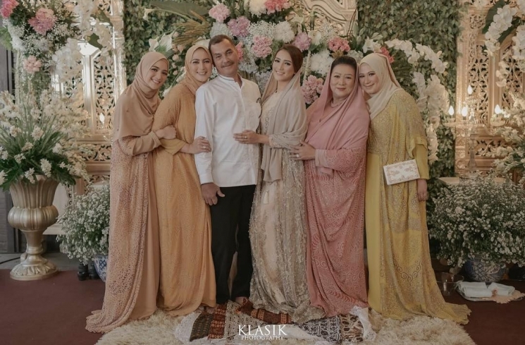 Citra Kirana dan ketiga saudara perempuannya.