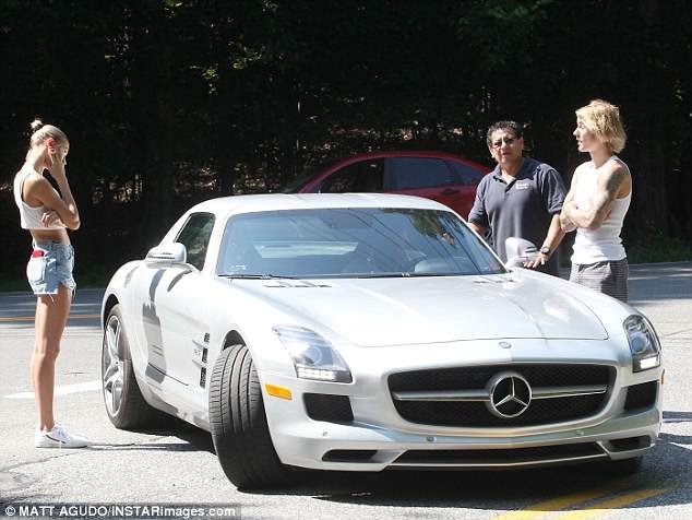 Justin Bieber dan Hailey Baldwin from Twitter @bestgug