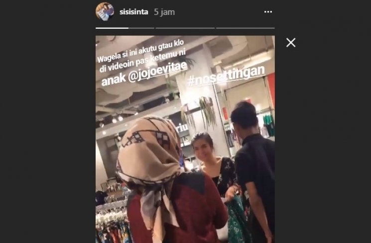 Sinta Keong Racun dan Jojo Keong Racun bertemu.