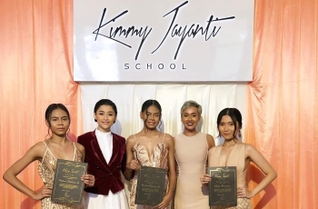 5 Gaya Kimmy Jayanti ketika Mentori Murid-murid Modelingnya