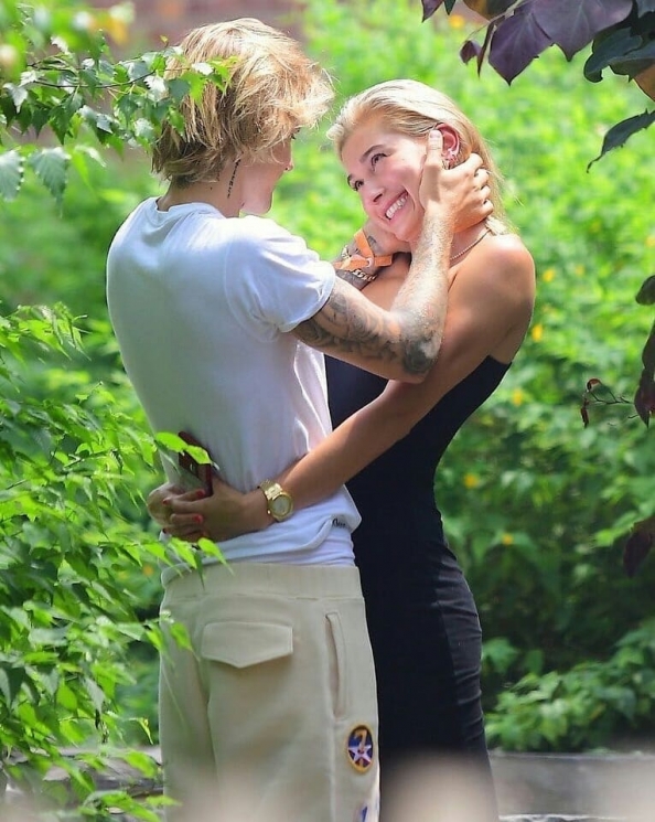 Justin Bieber dan Hailey Baldwin from Instagram @hollywood_channel
