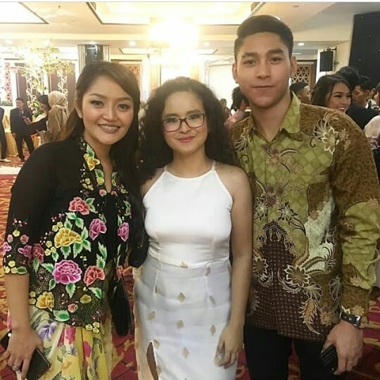 Krisjiana dan Siti Badriah 