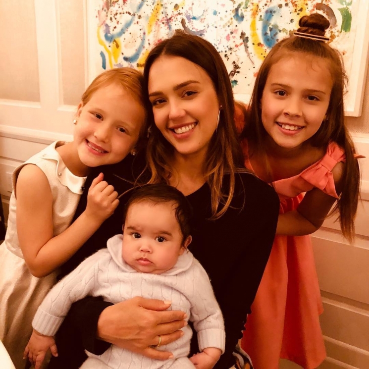 Jessica Alba dan anak-anaknya from Instagram @jessicaalba