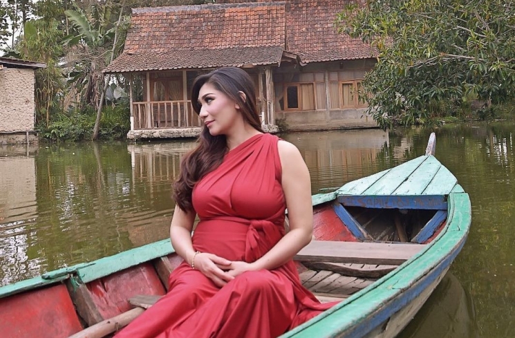 Baby Margaretha jalani maternity shoot.