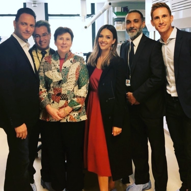 Jessica Alba dan rekan-rekannya di The Honest Company from Instagram @jessicaalba