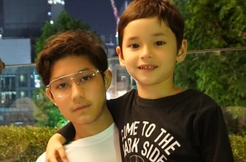 Ketampar Visual, 3 Momen Teuku Rassya Bareng Ibu dan Adiknya di Bali