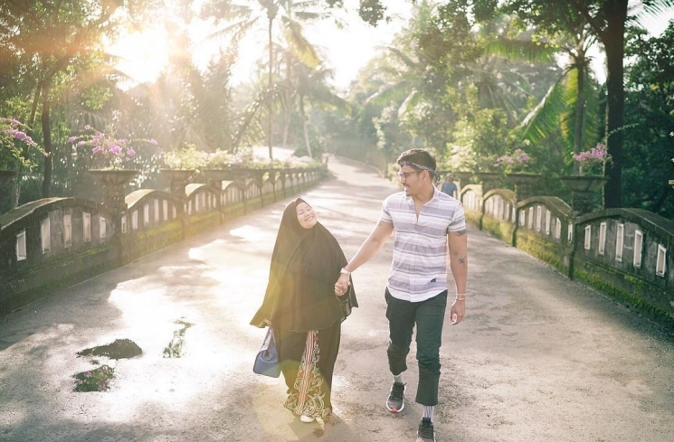 Kedekatan Robby Purba dan Mama