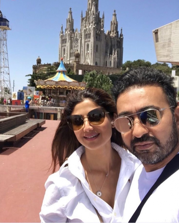 Shilpa Shetty dan Raj Kundra di Barcelona from Instagram @pinkvilla