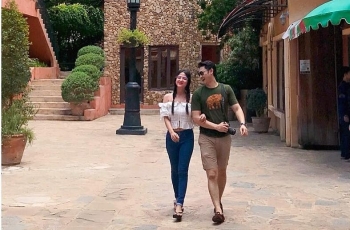 Liburan Seru Dewi Perssik dan Angga Wijaya di Bangkok