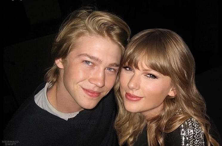 Instagram @joealwyntaylorswift