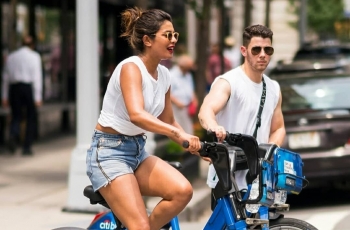 So Sweet, Ini 5 Potret Mesra Priyanka Chopra dan Nick Jonas Saat Main Sepeda Bareng
